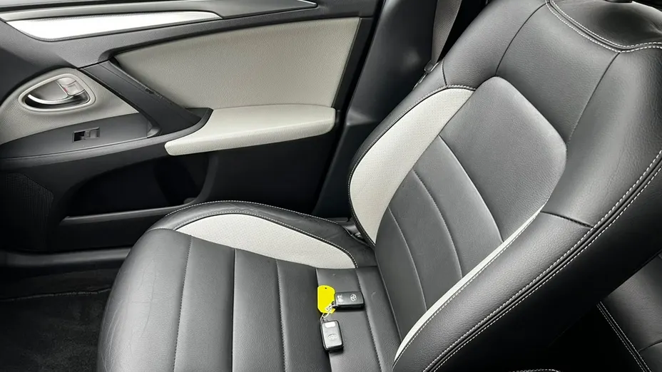 TOYOTA Avensis -