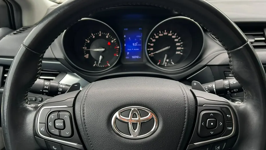TOYOTA Avensis -