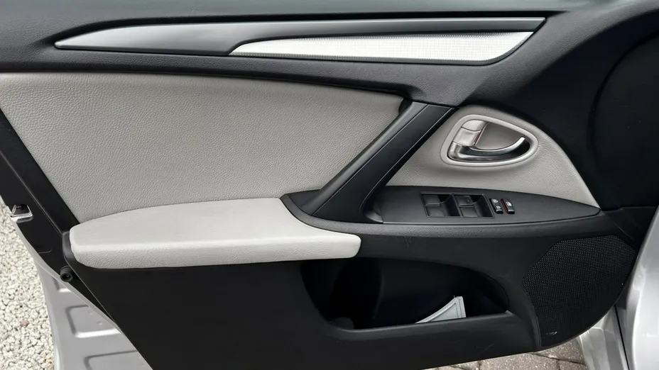 TOYOTA Avensis -