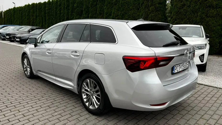 TOYOTA Avensis -