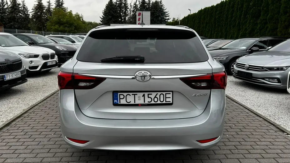 TOYOTA Avensis -