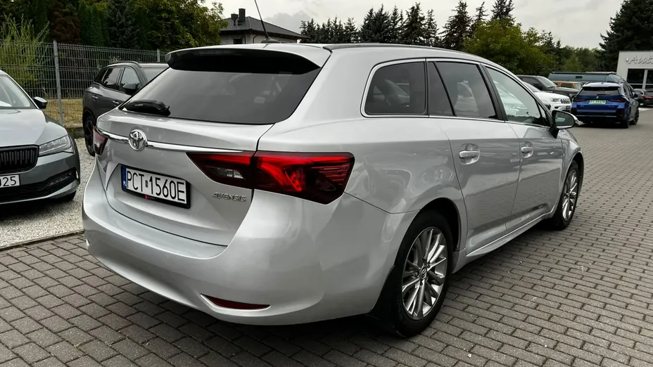 TOYOTA Avensis -