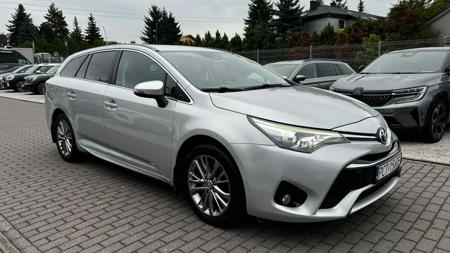 TOYOTA Avensis -