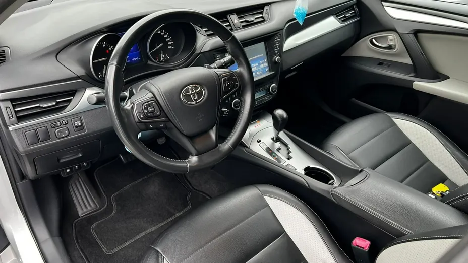 TOYOTA Avensis -