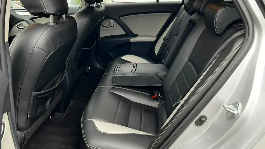 TOYOTA Avensis -
