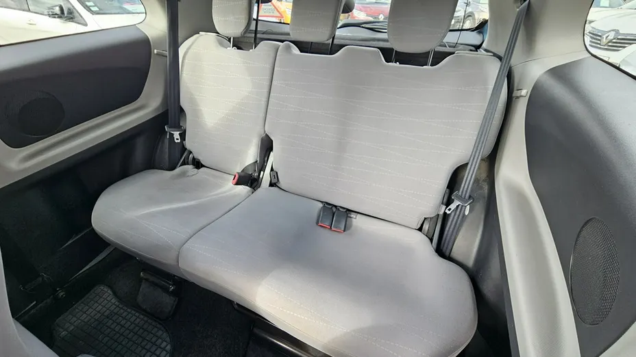 TOYOTA Yaris -