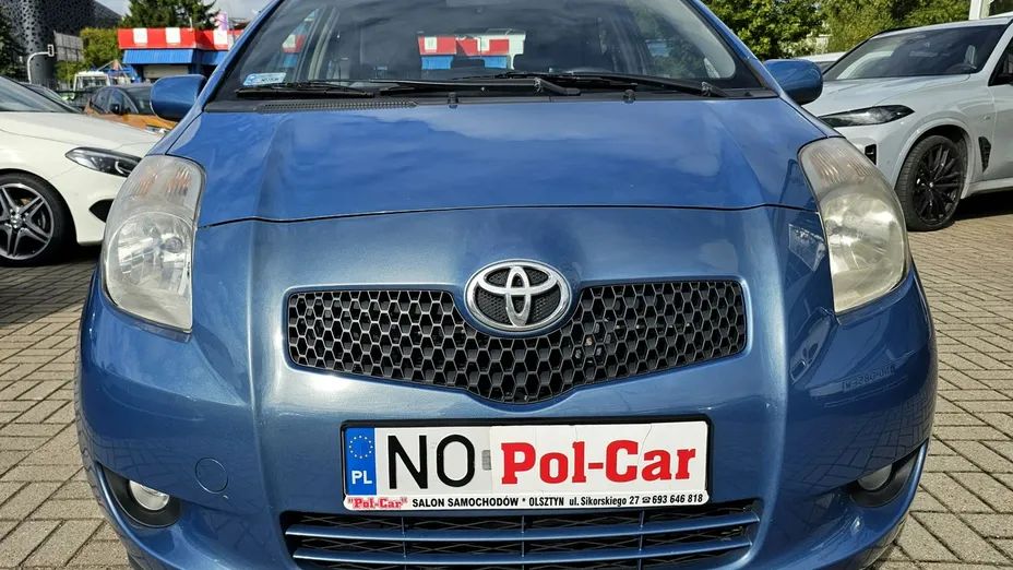 TOYOTA Yaris -