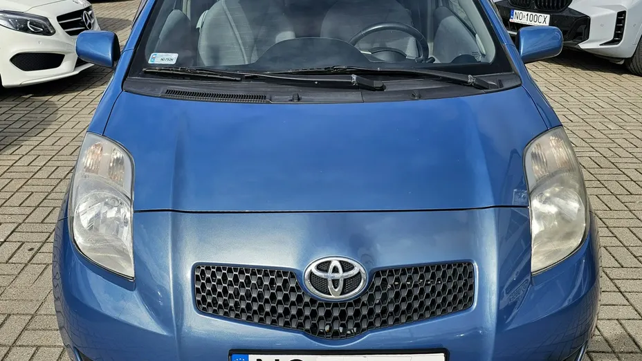 TOYOTA Yaris -