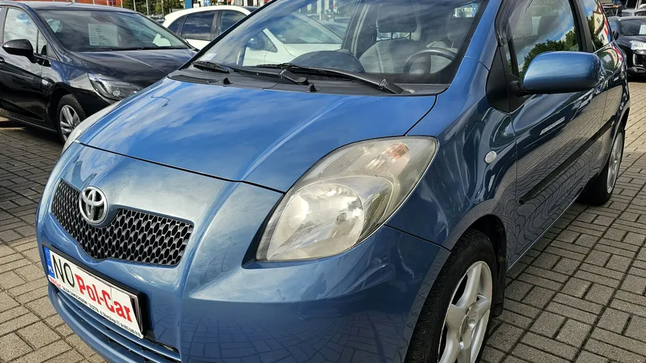 TOYOTA Yaris -
