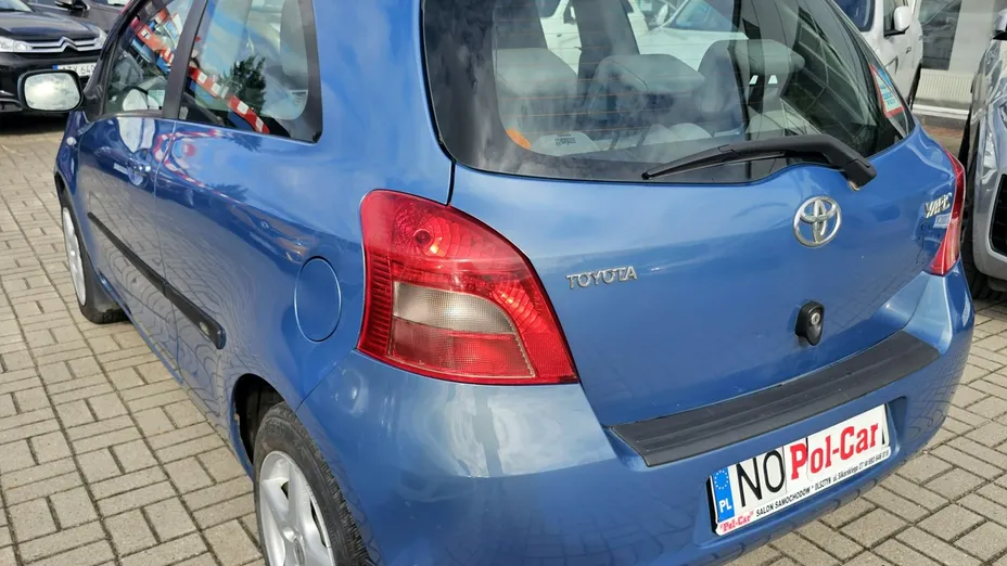 TOYOTA Yaris -
