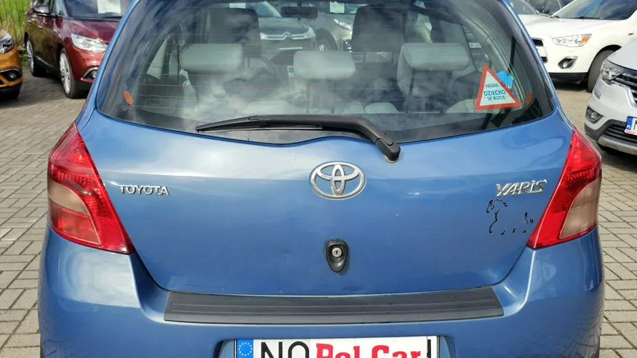 TOYOTA Yaris -