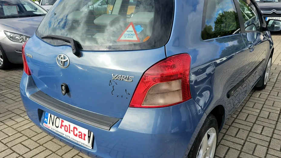 TOYOTA Yaris -