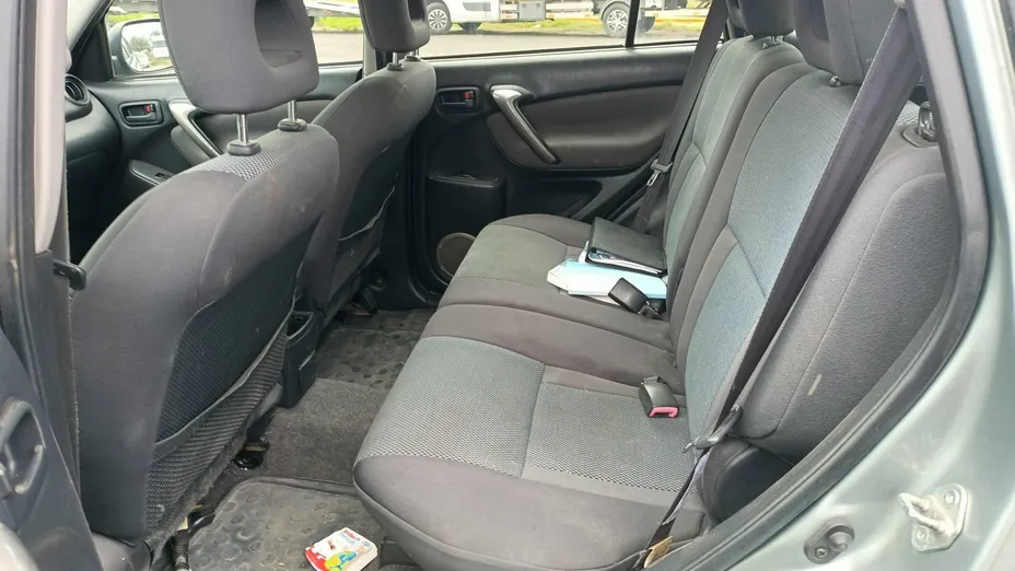 TOYOTA RAV4 -