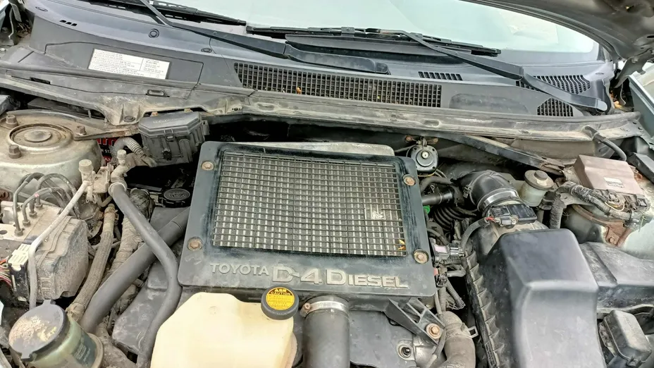 TOYOTA RAV4 -
