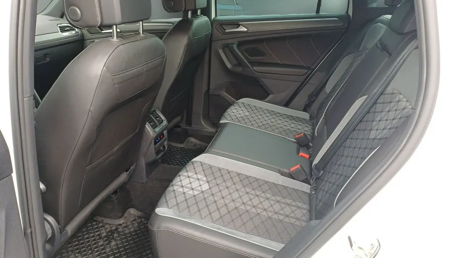 VOLKSWAGEN Tiguan -