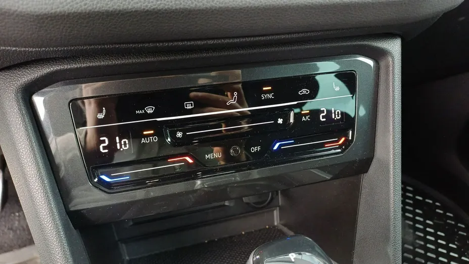 VOLKSWAGEN Tiguan -
