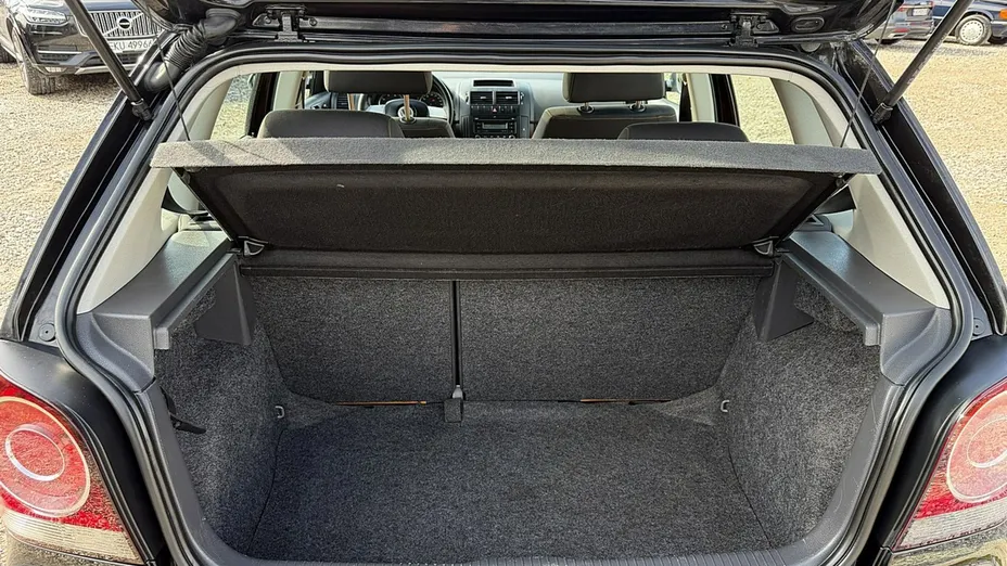 VOLKSWAGEN Polo -