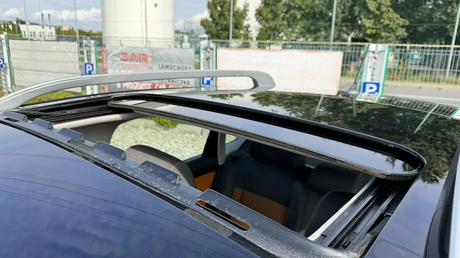 VOLKSWAGEN Polo -
