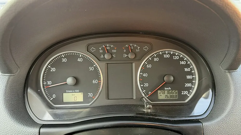 VOLKSWAGEN Polo -