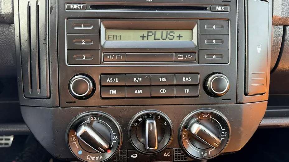 VOLKSWAGEN Polo -
