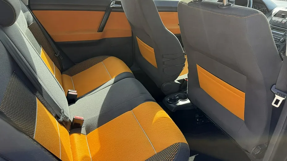 VOLKSWAGEN Polo -