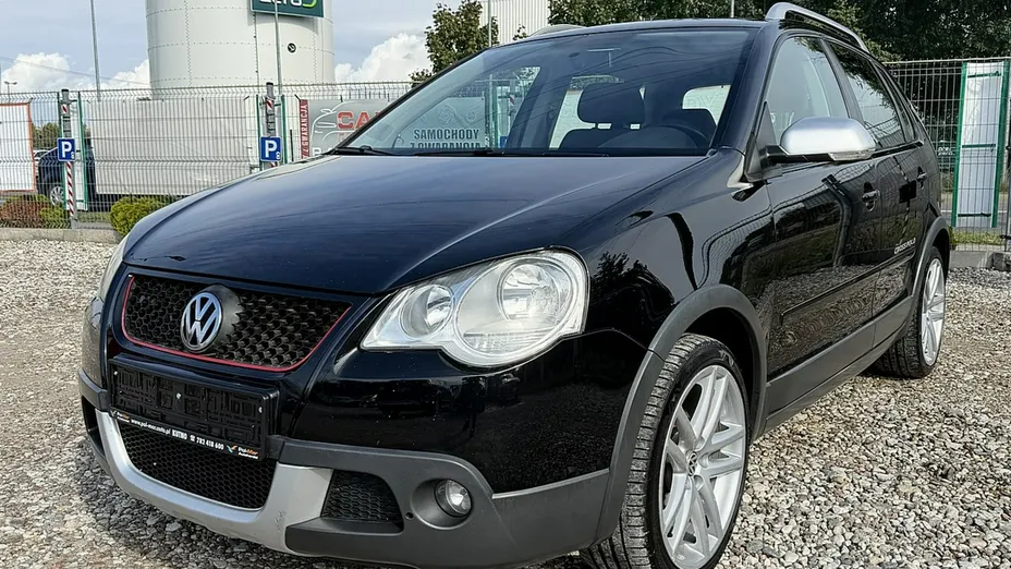 VOLKSWAGEN Polo -