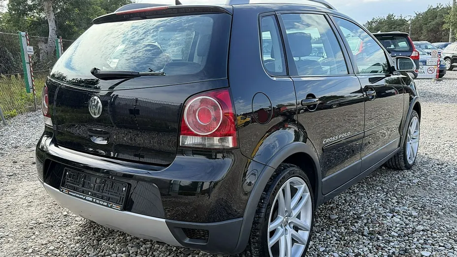 VOLKSWAGEN Polo -