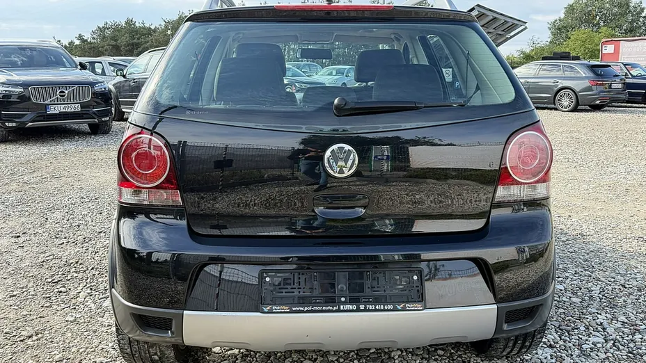 VOLKSWAGEN Polo -