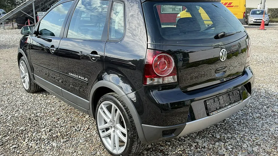 VOLKSWAGEN Polo -