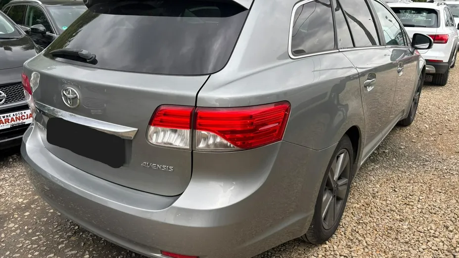 TOYOTA Avensis -