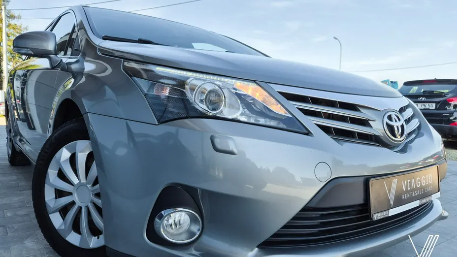 TOYOTA Avensis -