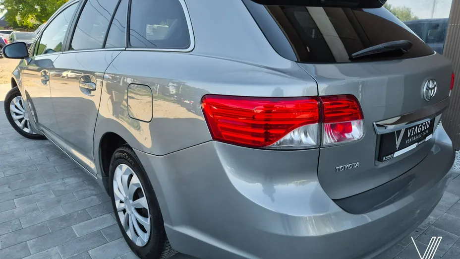TOYOTA Avensis -