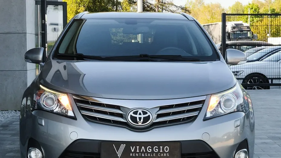 TOYOTA Avensis -