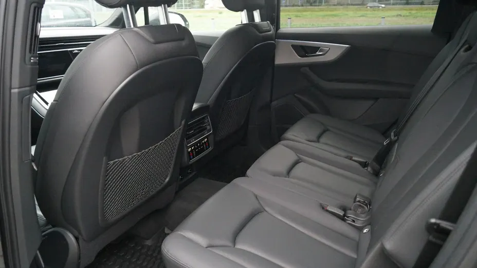 AUDI Q7 -