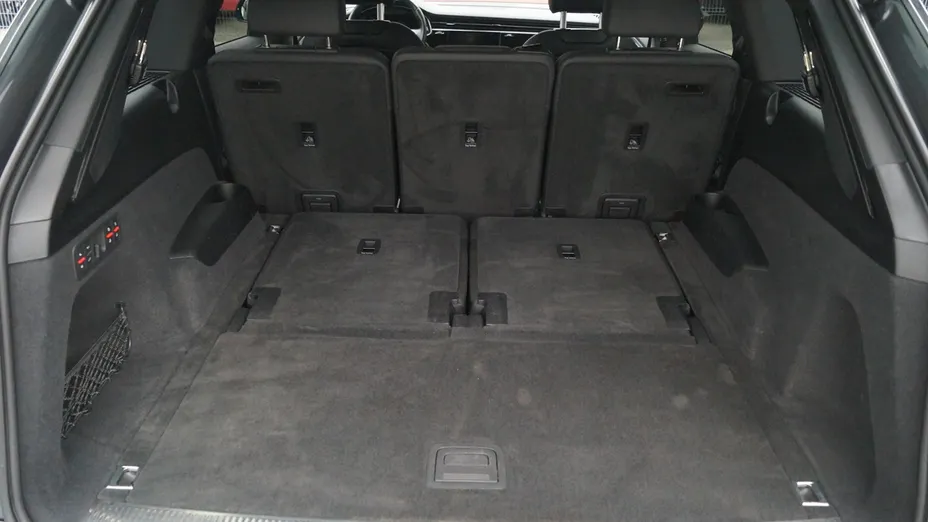 AUDI Q7 -