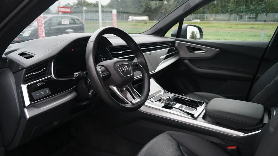 AUDI Q7 -