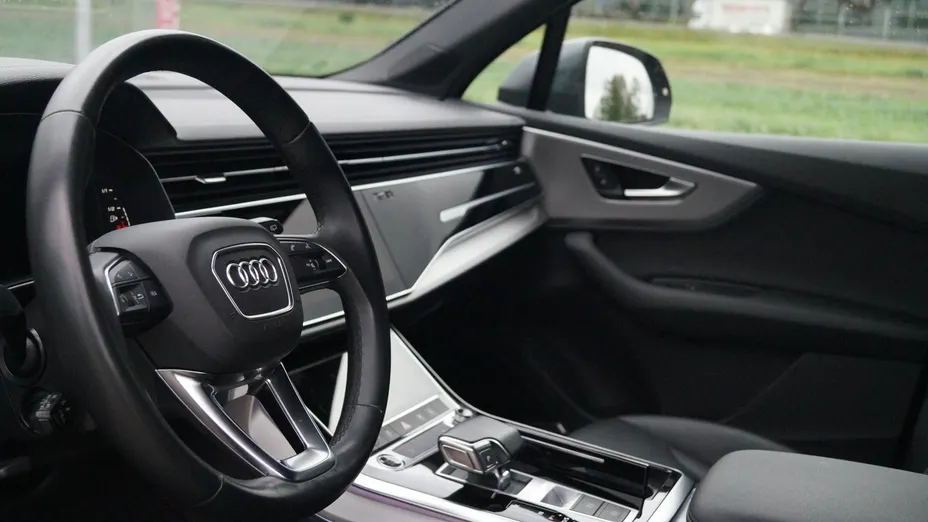 AUDI Q7 -