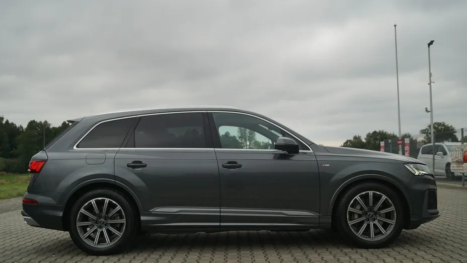 AUDI Q7 -