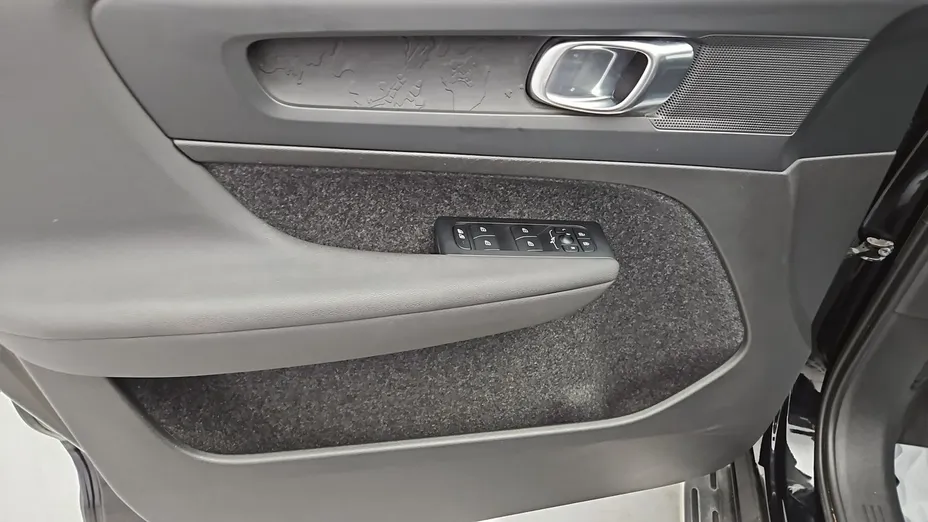 VOLVO XC40 -