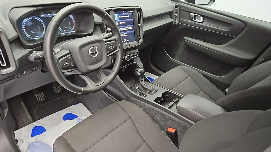 VOLVO XC40 -