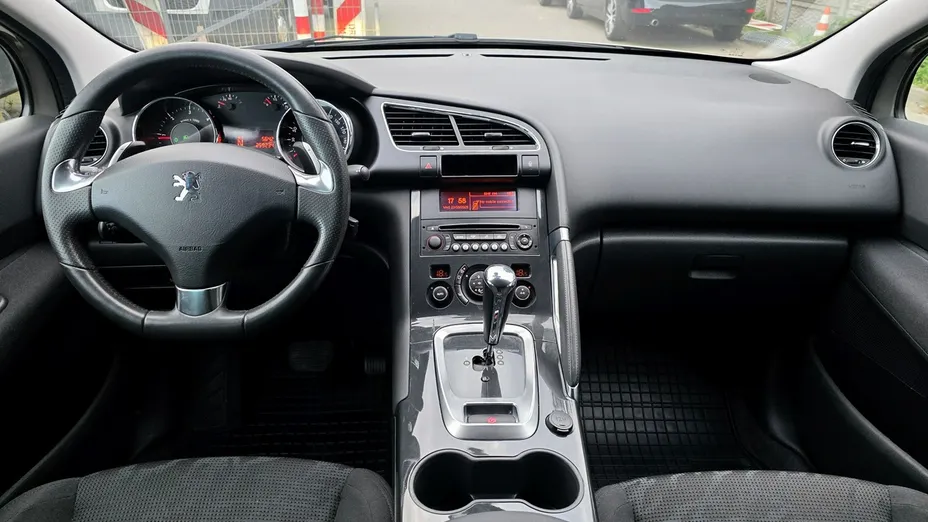 PEUGEOT 3008 -