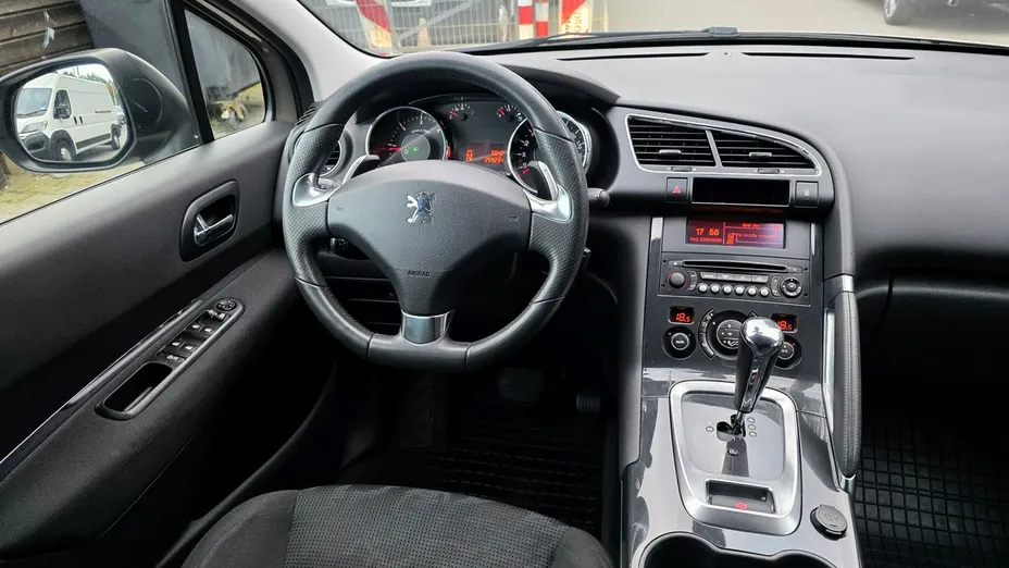 PEUGEOT 3008 -