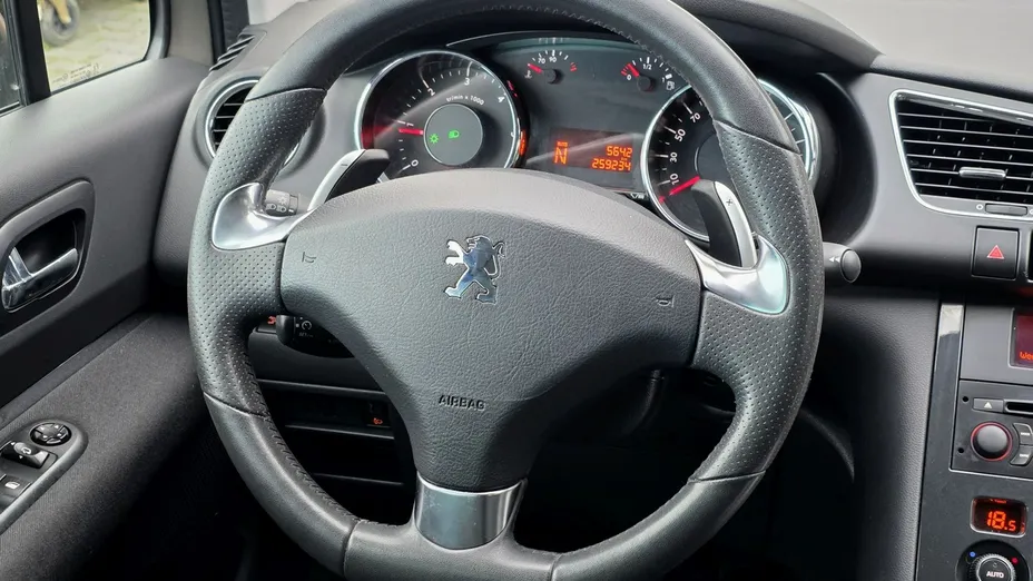 PEUGEOT 3008 -