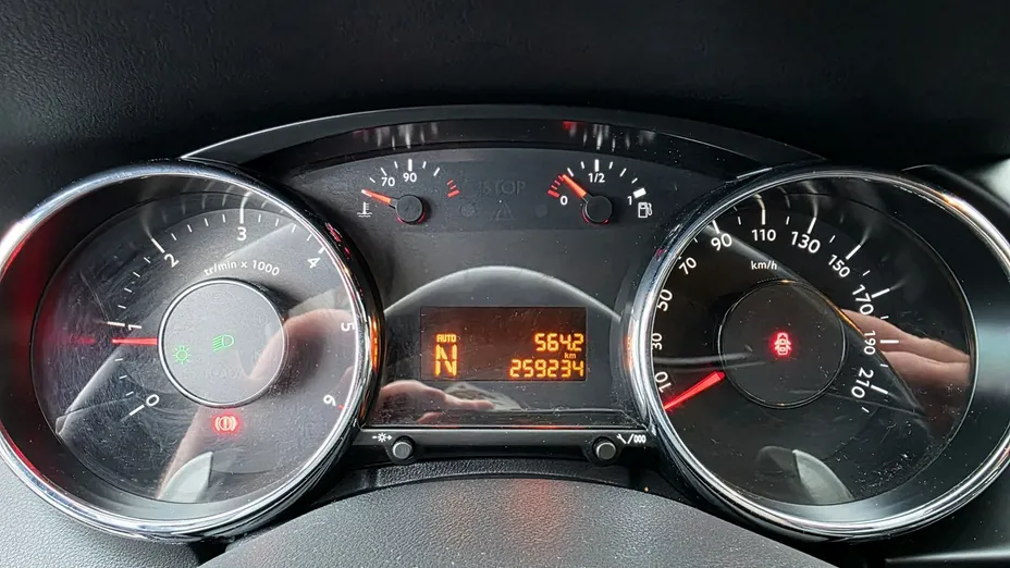 PEUGEOT 3008 -