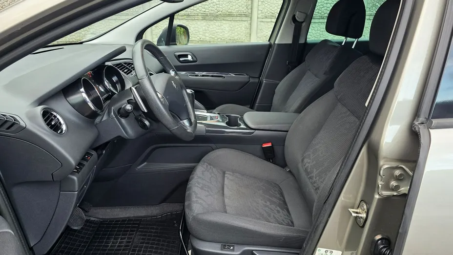 PEUGEOT 3008 -