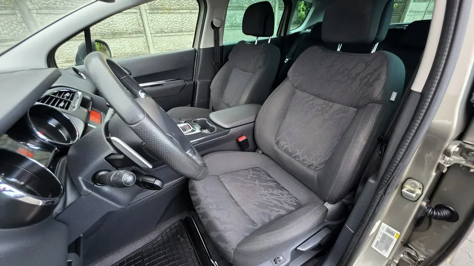 PEUGEOT 3008 -