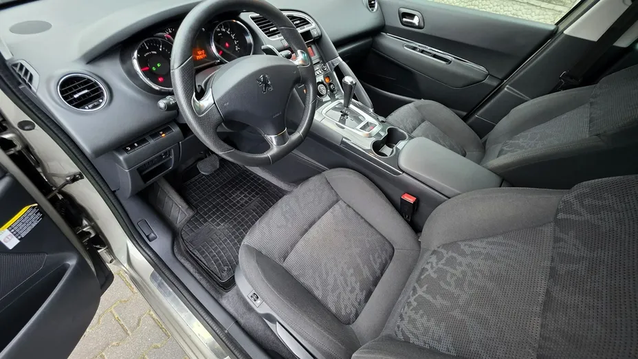 PEUGEOT 3008 -