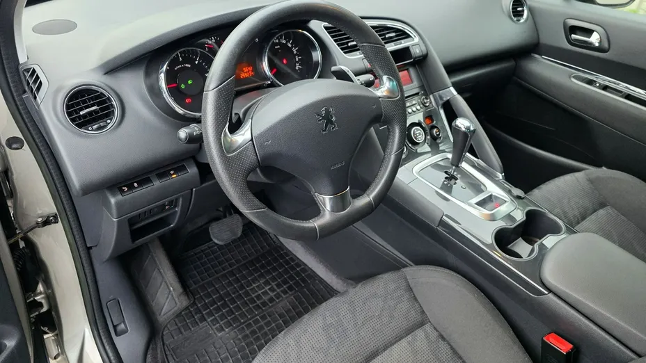PEUGEOT 3008 -