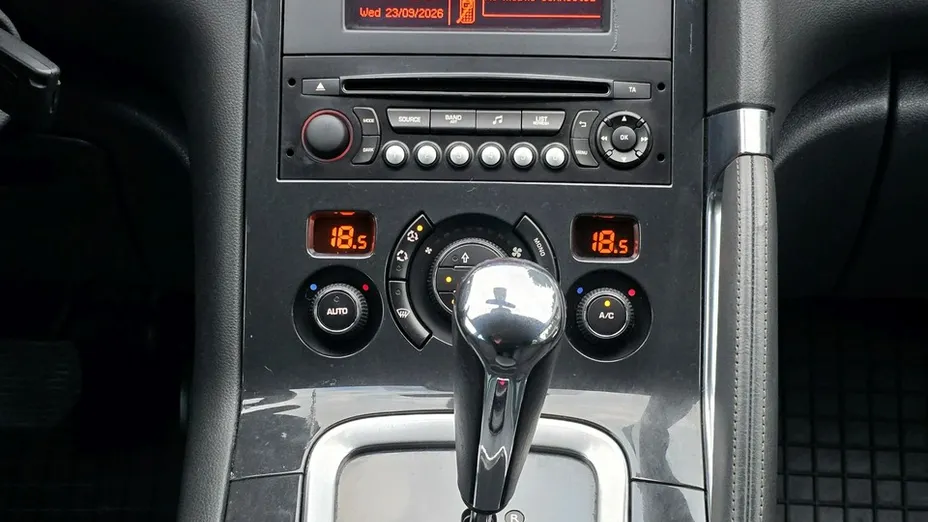 PEUGEOT 3008 -