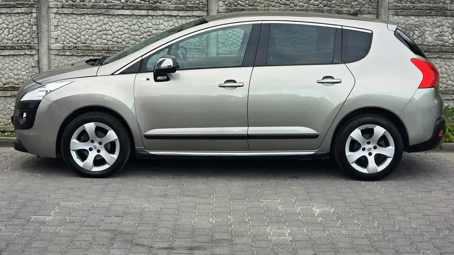 PEUGEOT 3008 -